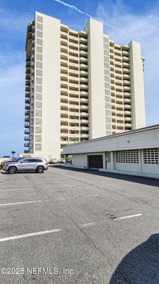 Exterior, Facade, Highrise