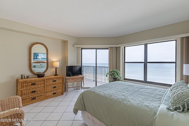 Bedroom, Interior, Water