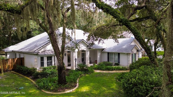 Exterior, Facade, Farmhouse