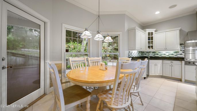 Dining room, Interior, Kitchen, Pendant Lights, Recessed Lighting, Stainless Steel Appliances