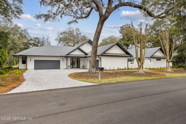 Attached, Exterior, Facade, Ranch