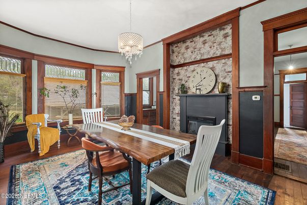 Chandelier, Dining room, Fireplace, Interior, Wood Texture Flooring