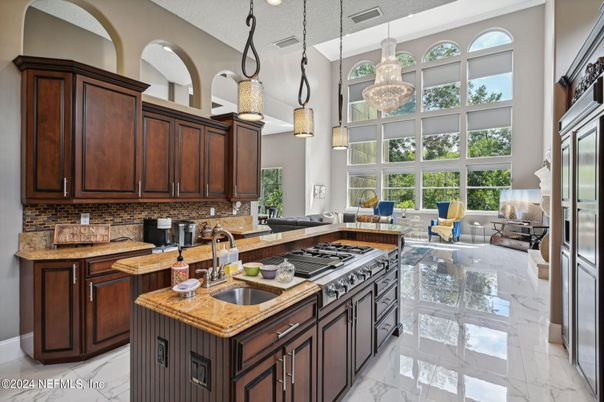 Chandelier, Interior, Kitchen, Living room, Marble, Pendant Lights, Recessed Lighting