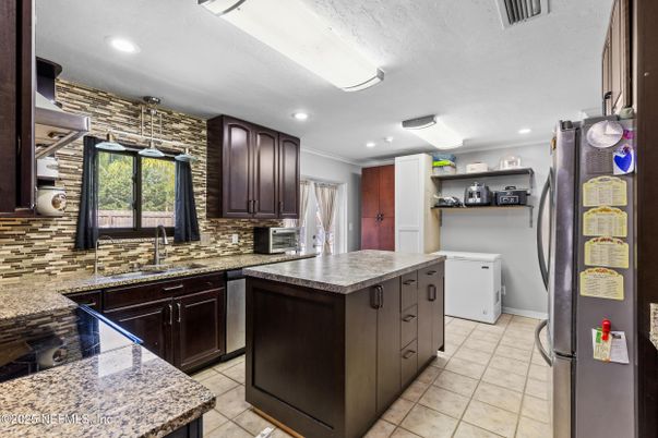 Interior, Kitchen, Recessed Lighting, Washer