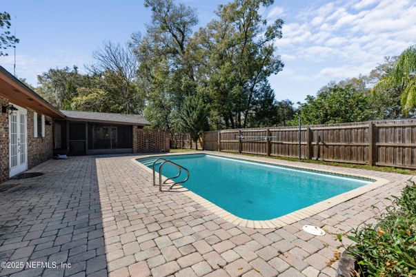 Exterior, Pool