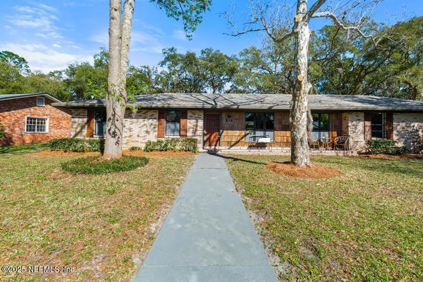 Exterior, Facade, Brick Facade, Ranch