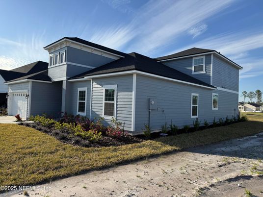 Attached, Exterior, Facade, Farmhouse