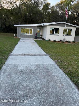Backyard, Exterior, Facade, Ranch