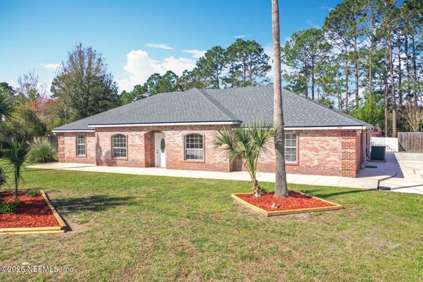 Backyard, Exterior, Facade, Brick Facade, Ranch