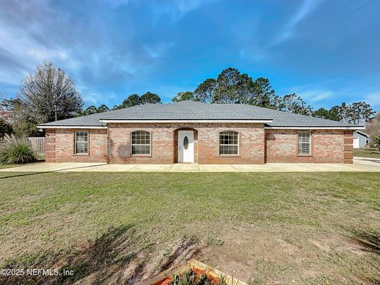Exterior, Facade, Brick Facade, Ranch