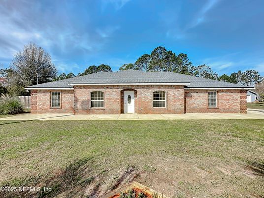 Exterior, Facade, Brick Facade, Ranch