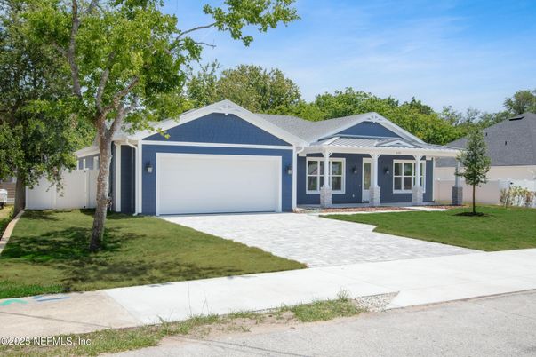 Attached, Exterior, Facade, Ranch