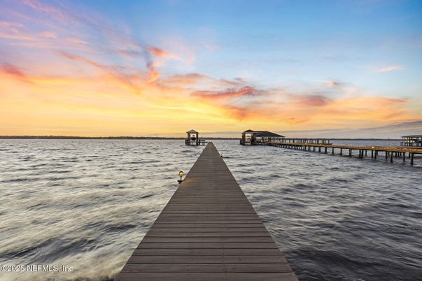Exterior, Lake