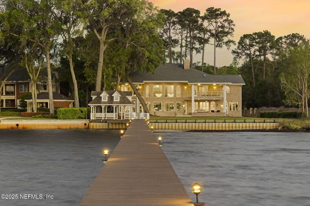 Exterior, Lake
