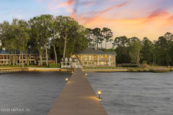 Exterior, Lake