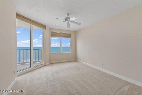 Empty room, Interior, Water
