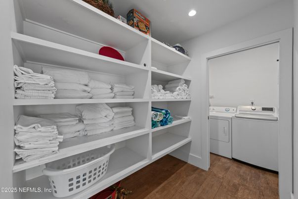 Interior, Recessed Lighting, Washer, Wood Texture Flooring