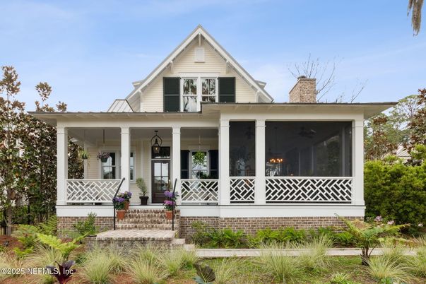 Exterior, Facade, Queen Anne Victorian