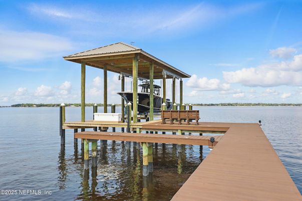 Exterior, Lake