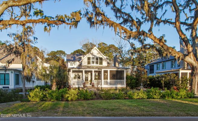 Exterior, Facade, Queen Anne Victorian
