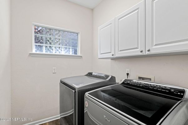 Interior, Washer, Wood Texture Flooring