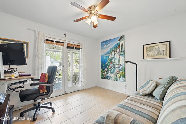 Home Office, Interior