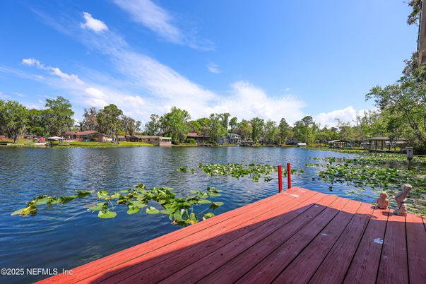Exterior, Lake