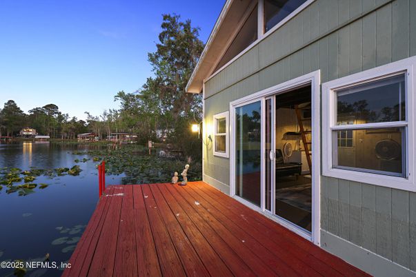 Exterior, Lake