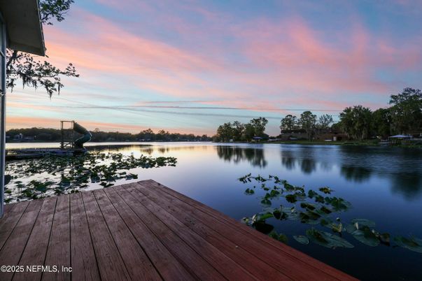 Exterior, Lake