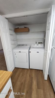 Interior, Utility Closets, Washer, Wood Texture Flooring