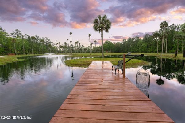 Exterior, Lake