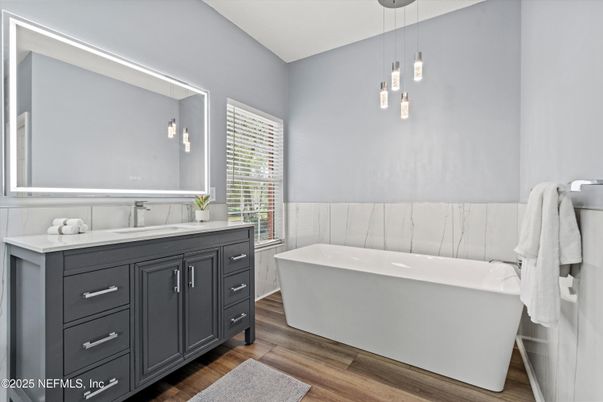 Bathroom, Free Standing Baths, Interior, Pendant Lights, Wood Texture Flooring