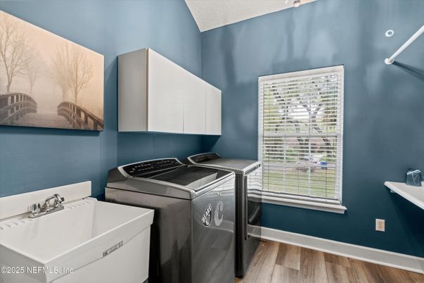 Interior, Washer, Wood Texture Flooring