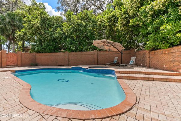 Exterior, Pool