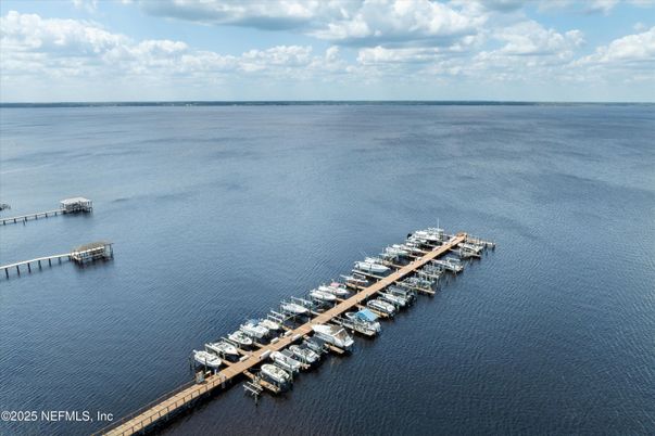 Exterior, Lake