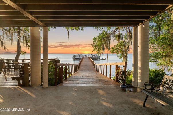 Exterior, Lake