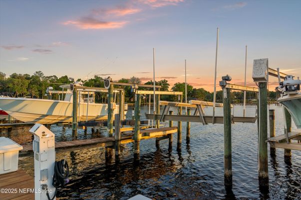 Exterior, Lake