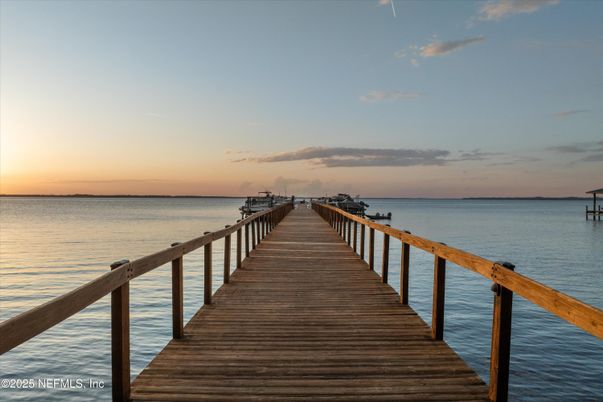 Exterior, Lake
