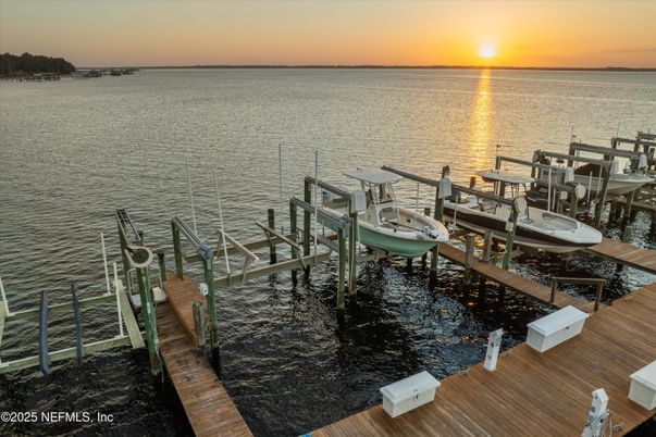 Exterior, Lake