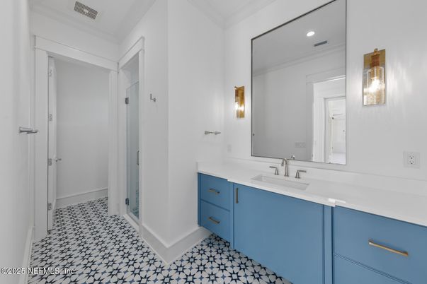 Bathroom, Interior, Recessed Lighting