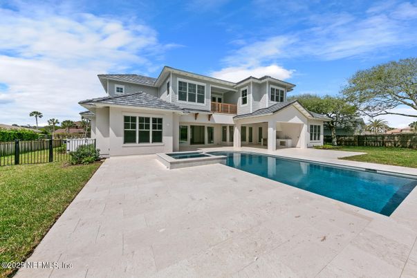 Exterior, Facade, Pool, Mediterranean