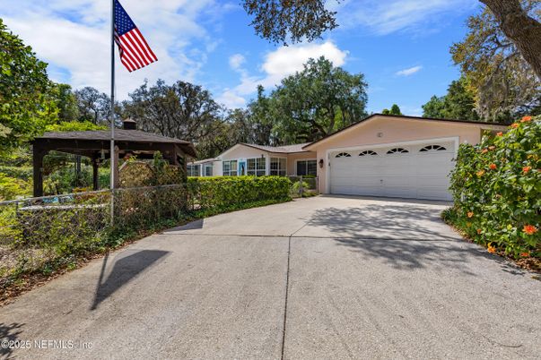 Attached, Exterior, Facade, Ranch
