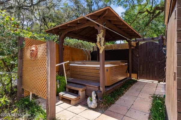 Exterior, Hot Tub