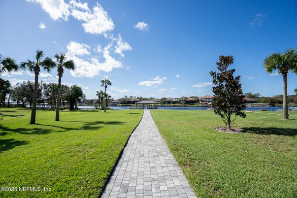 Exterior, Lake
