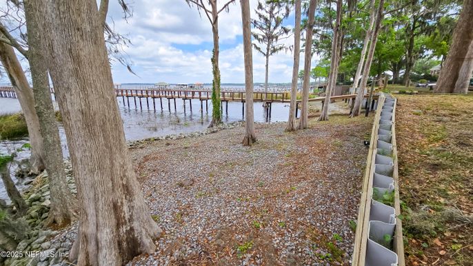Exterior, Lake