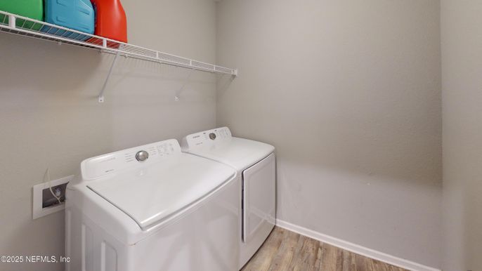 Interior, Washer, Wood Texture Flooring