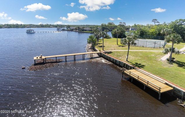 Exterior, Lake