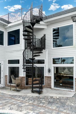 Exterior, Facade, Rowhouse