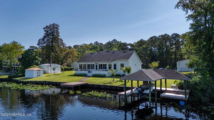 Exterior, Lake