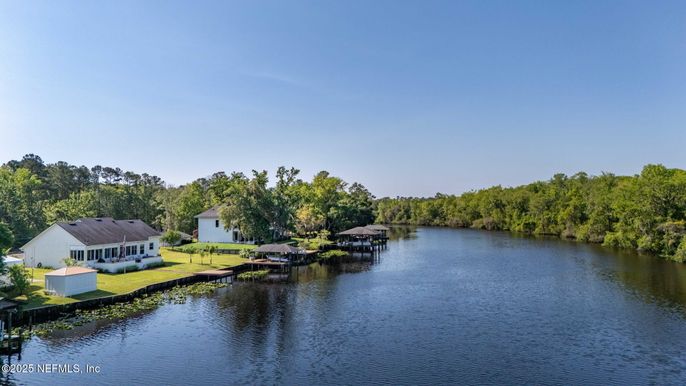 Exterior, Lake